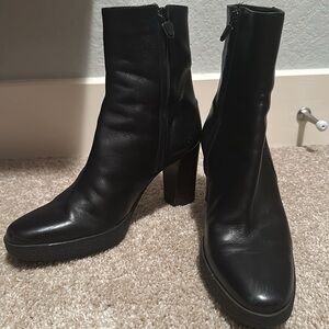 Black leather Tod’s round-toe platform ankle boots